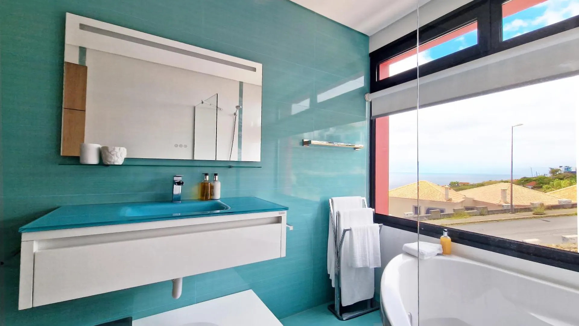 Azure Serenity Villa By Lovelystay Santa Cruz  0*, Santa Cruz (Madeira)