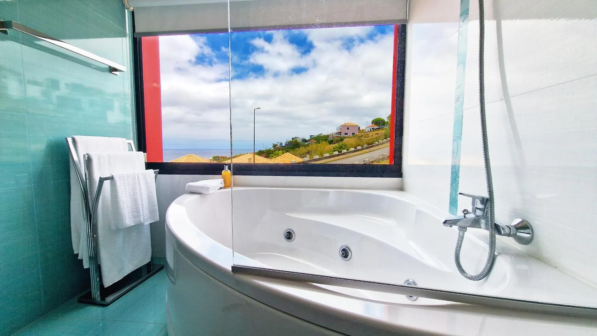 Azure Serenity Villa By Lovelystay Santa Cruz