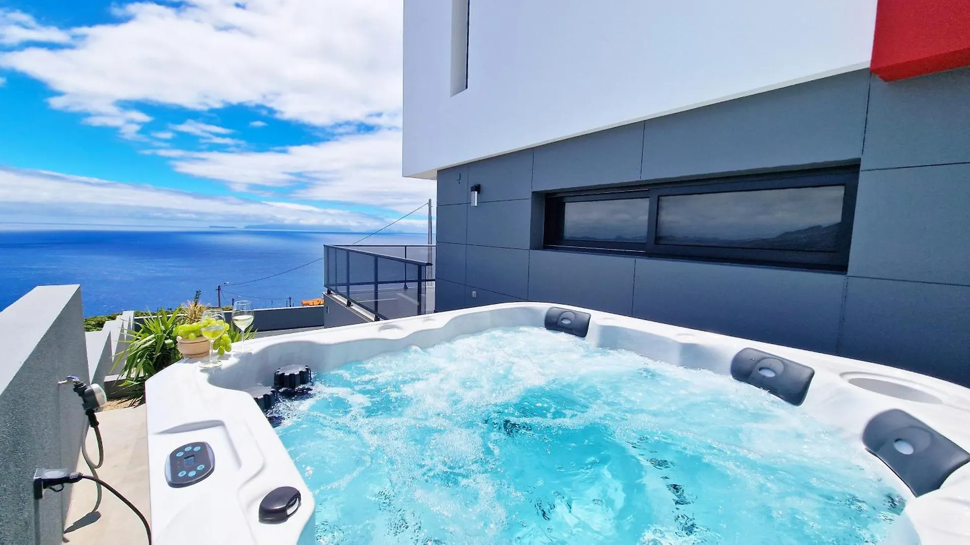 Azure Serenity Villa By Lovelystay Santa Cruz  Santa Cruz (Madeira)