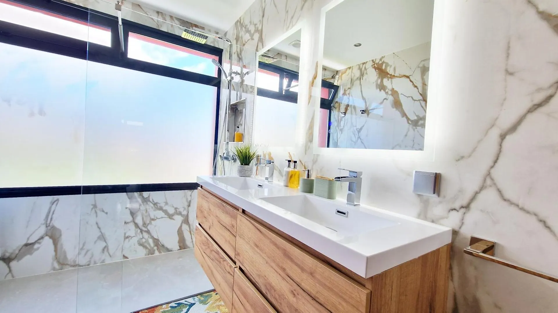 Azure Serenity Villa By Lovelystay Santa Cruz