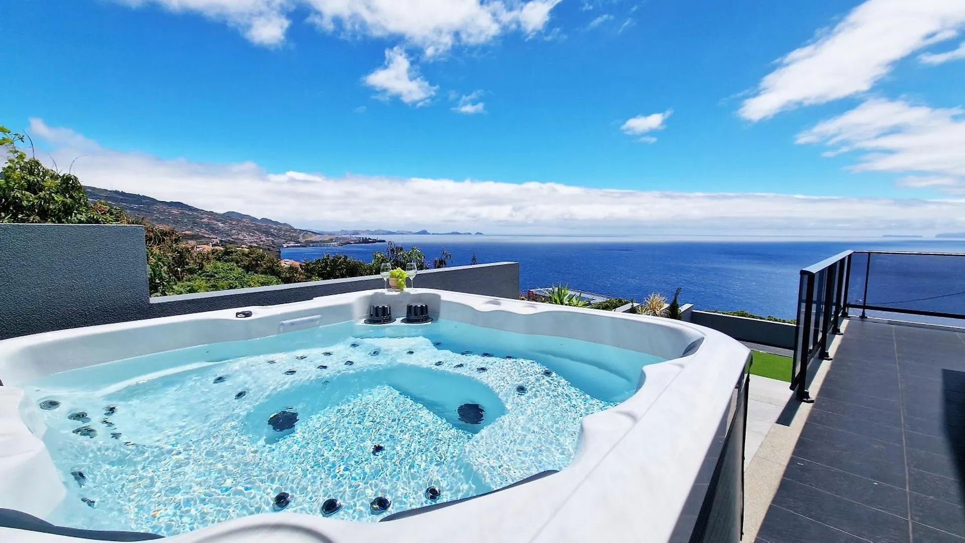 Azure Serenity Villa By Lovelystay Santa Cruz